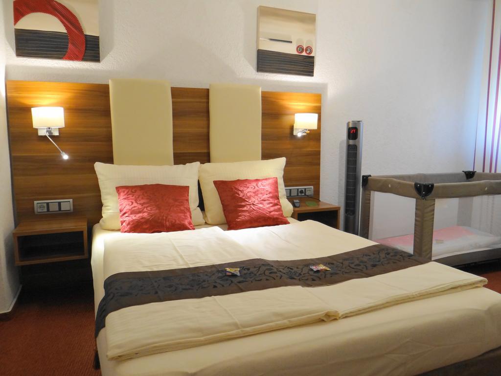 Hotel Schuetzenhof Spa Garden Bürstadt Екстериор снимка